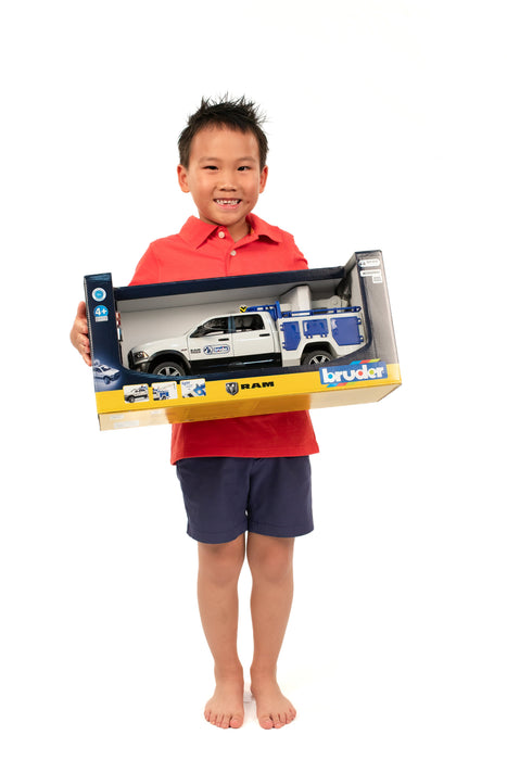 https://cdn.shopify.com/s/files/1/0441/2971/4331/files/02509InBoxSebastian-6F1A2505.jpg?v=1730920768