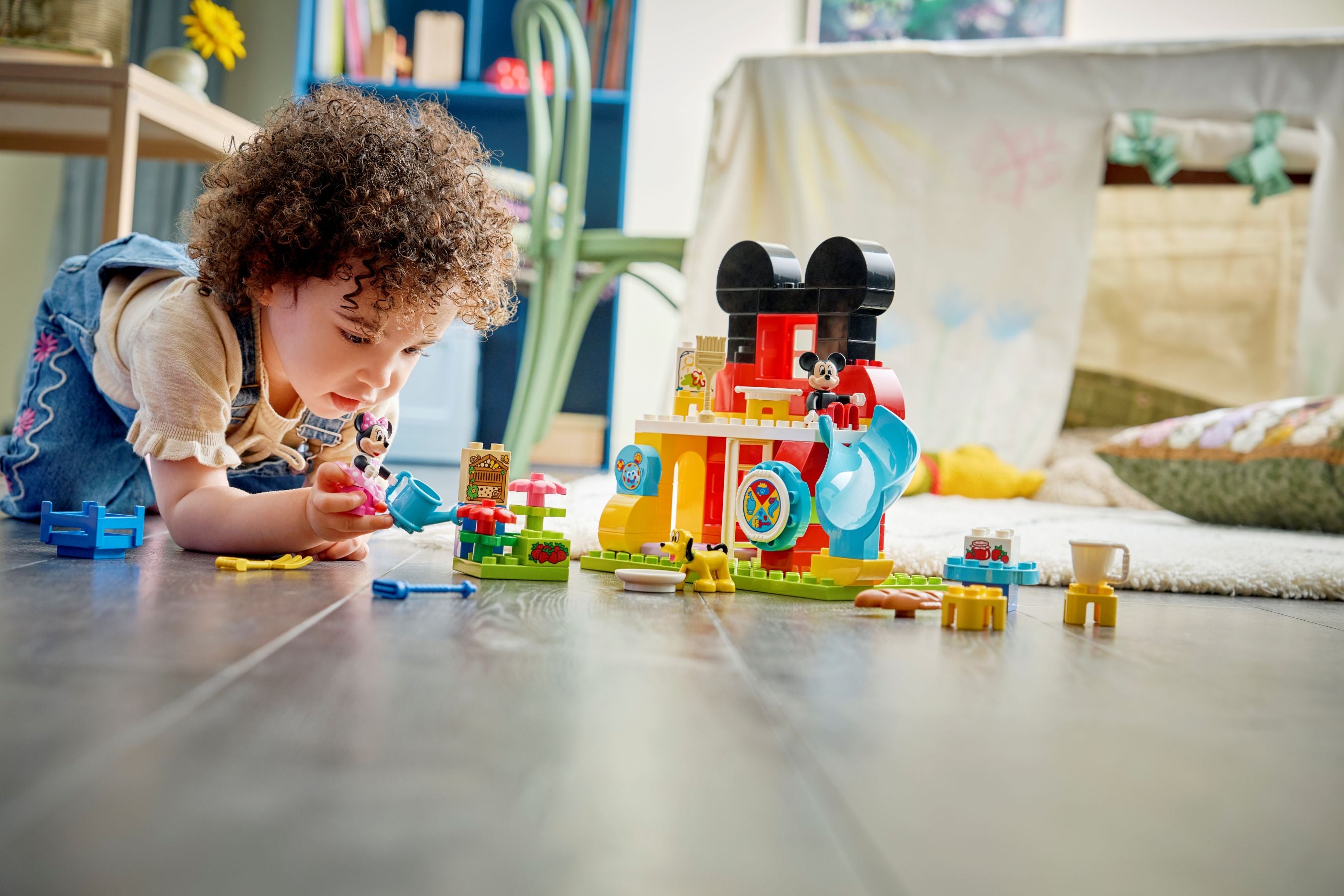 https://www.lego.com/cdn/cs/set/assets/blt2c09e7aba2467ecc/10465_Lifestyle_cons.jpg