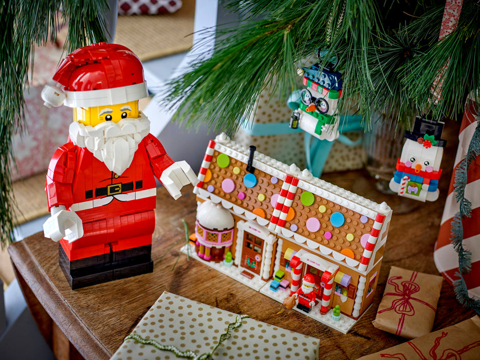 LEGO Up-Scaled Santa Minifigure 40820 Holiday Building Set