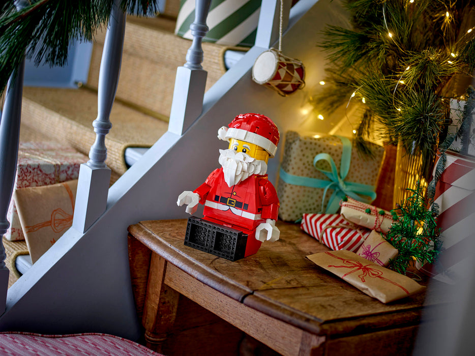 LEGO Up-Scaled Santa Minifigure 40820 Holiday Building Set