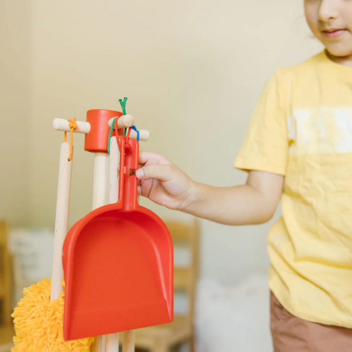 Melissa & Doug Dust! Sweep! Mop!