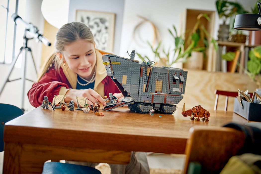 LEGO Star Wars Offworld Sandcrawler and Mudhorn Building Set 75453