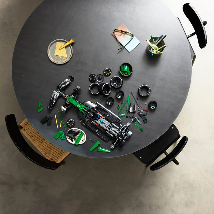 Aston Martin Aramco AMR25 F1 Car LEGO Technic 42240