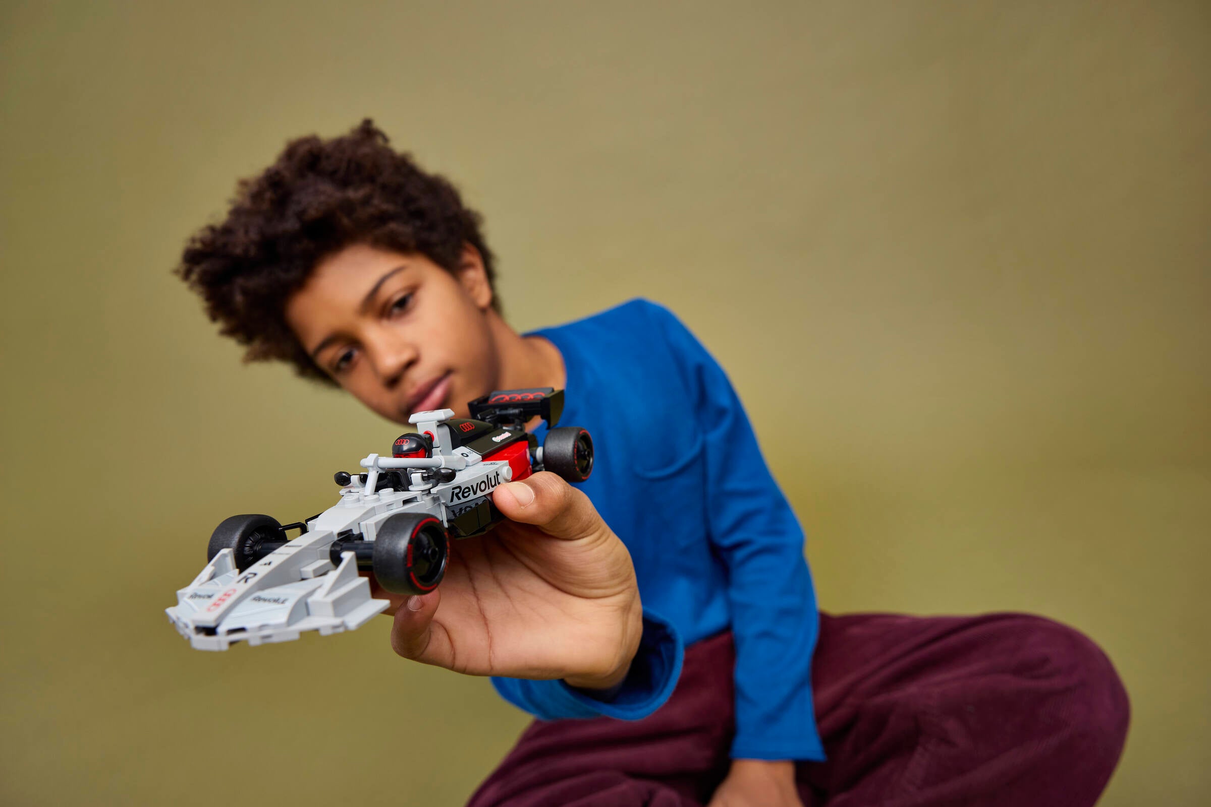 https://www.lego.com/cdn/cs/set/assets/bltdf64cb5cf44ca160/blt480f8e3525715603-77259_Lifestyle_Cons_en-gb.jpg