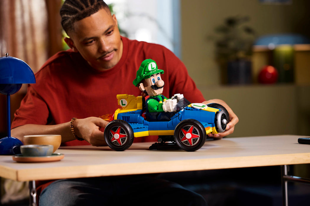 https://www.lego.com/cdn/cs/set/assets/blt311f1fe5986bf7f7/blt7845f046767b6876-72050_Lifestyle_Build_08.jpg