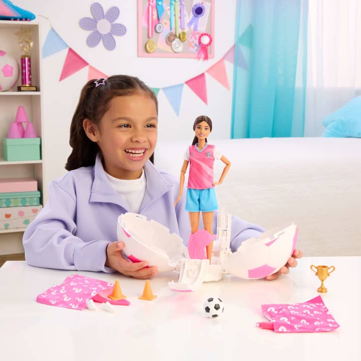 Soccer Barbie Career Burst Ball
