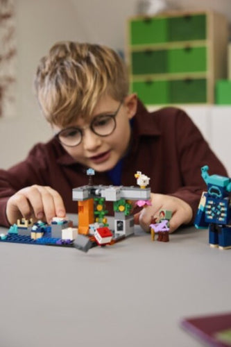 Lego®® Minecraft® the Warden Encounter